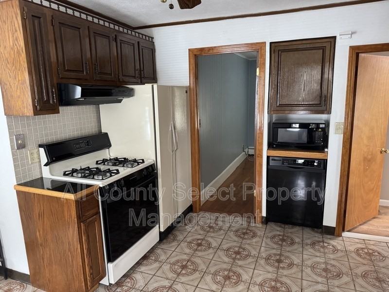 16 Mount Vernon St #2 - Photo 2 of 18