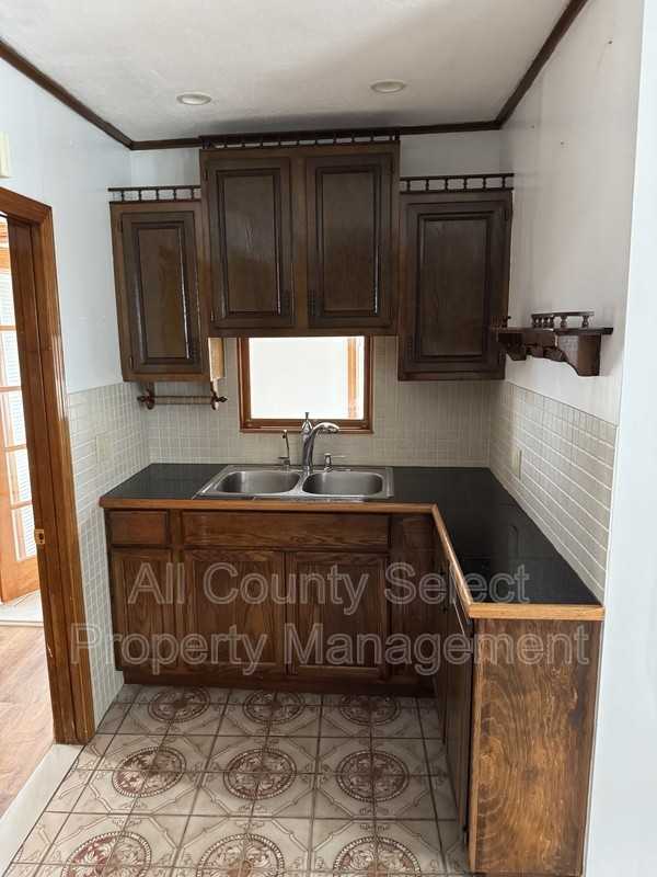 16 Mount Vernon St #2 - Photo 3 of 18