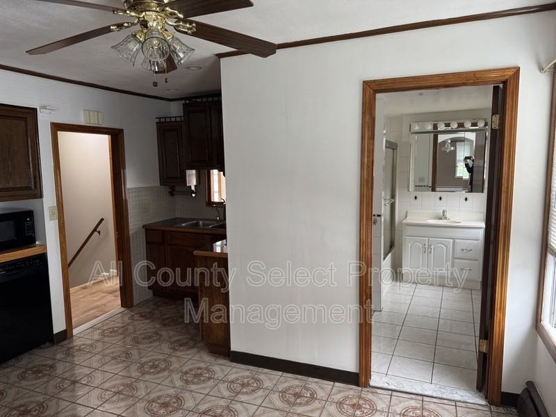 16 Mount Vernon St #2 - Photo 4 of 18