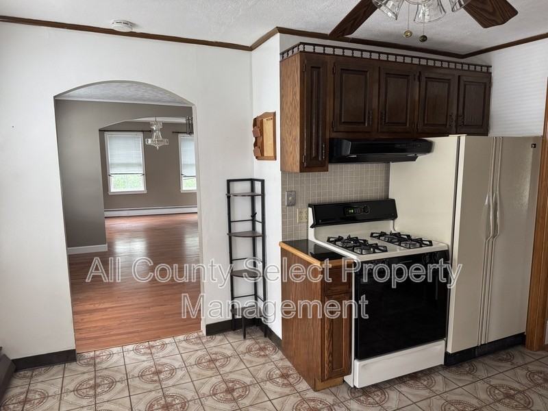 16 Mount Vernon St #2 - Photo 5 of 18