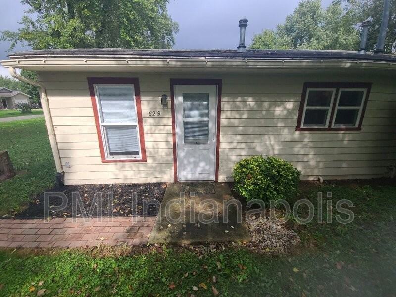 629 N Willow St - Photo 3 of 47