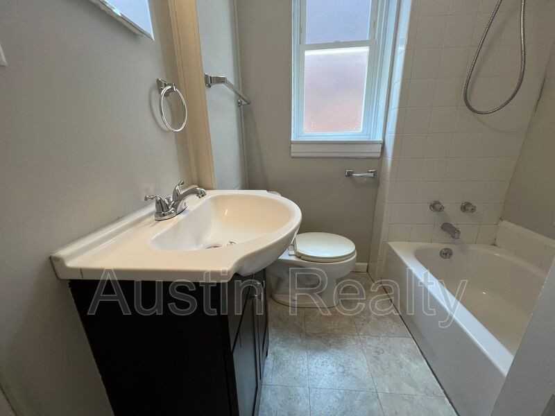 4932 Schollmeyer Ave - Photo 5 of 9