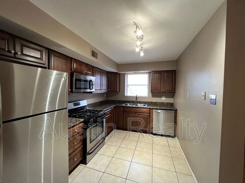 1104 Ralph Ter - Photo 2 of 13