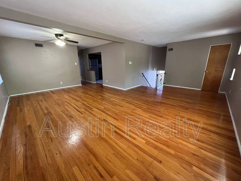 1104 Ralph Ter - Photo 3 of 13