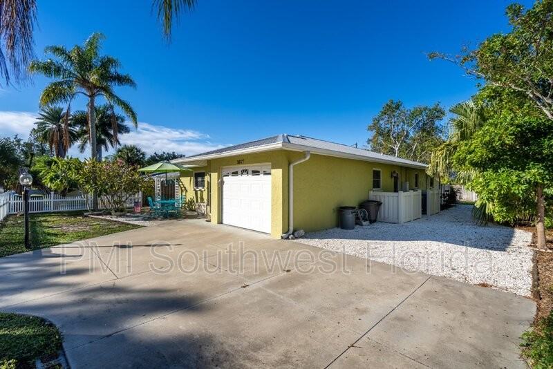 3617 Iroquois Ave - Photo 3 of 36