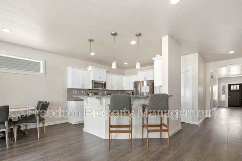 6218 W Los Flores Dr - Photo 3 of 24