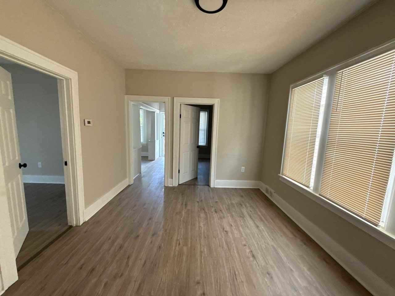 9142 Isham - Photo 4 of 7