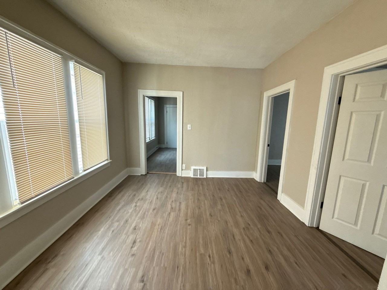 9142 Isham - Photo 5 of 7