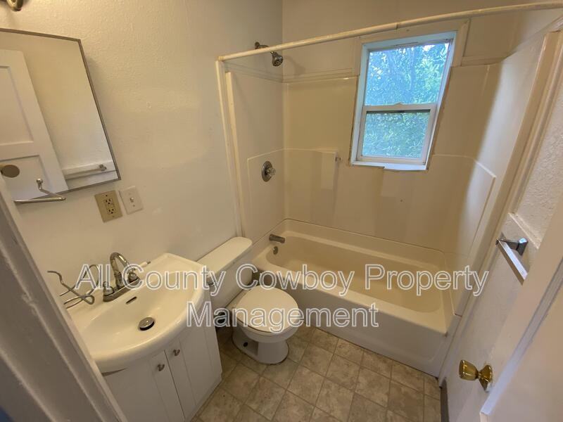 862 N 5th St #2 - Photo 2 of 6