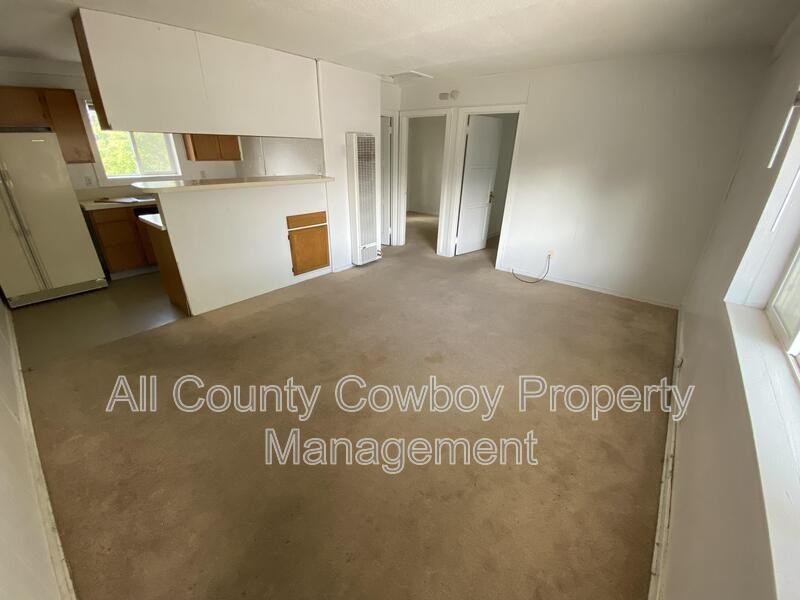 862 N 5th St #2 - Photo 3 of 6