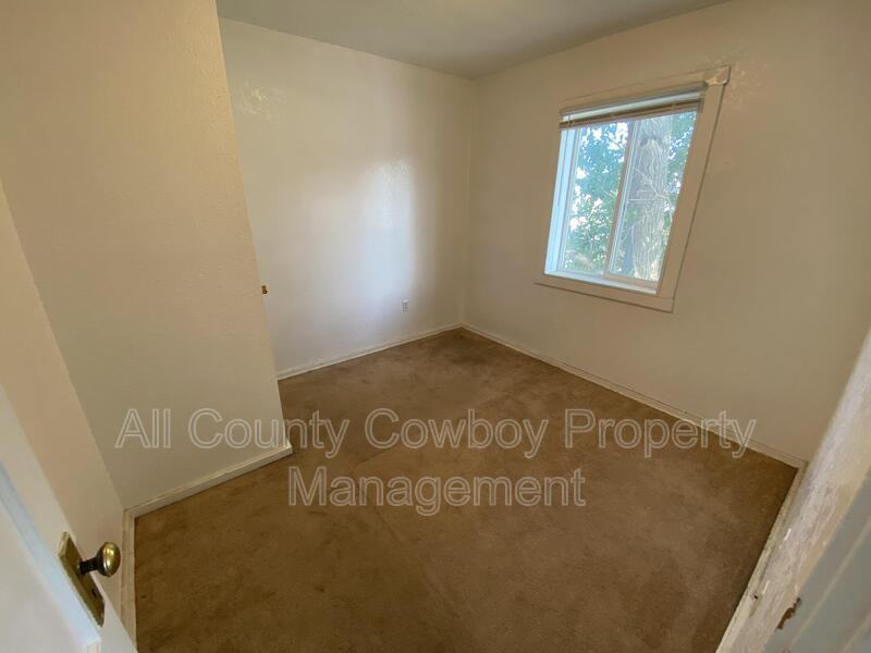 862 N 5th St #2 - Photo 4 of 6