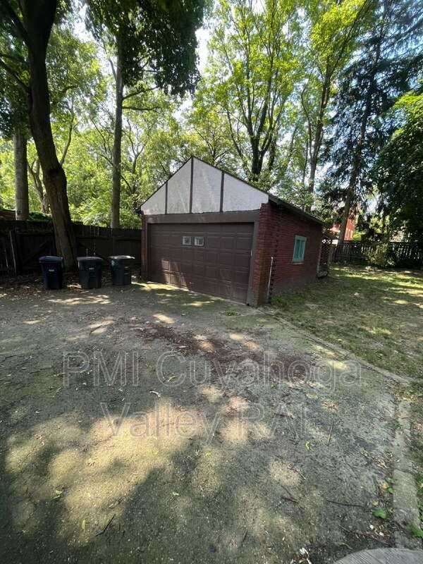 358 Merriman Rd - Photo 3 of 19