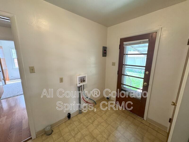1407 E Platte Ave - Photo 6 of 34