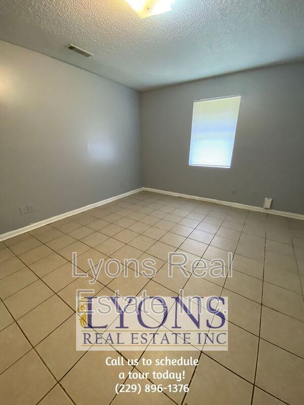 1026 S Gordon Ave Apt C - Photo 2 of 10