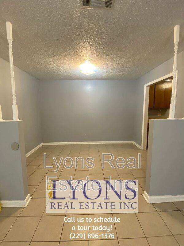 1026 S Gordon Ave Apt C - Photo 3 of 10