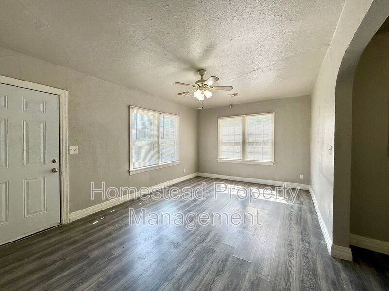 1719 Ne 18th St - Photo 2 of 10