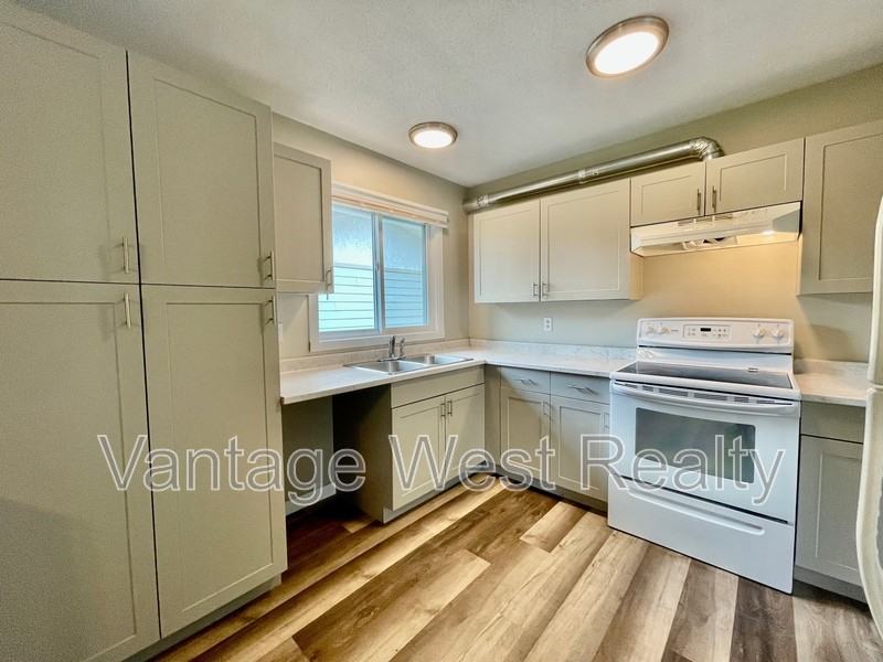 965A Belgo Rd - Photo 2 of 28