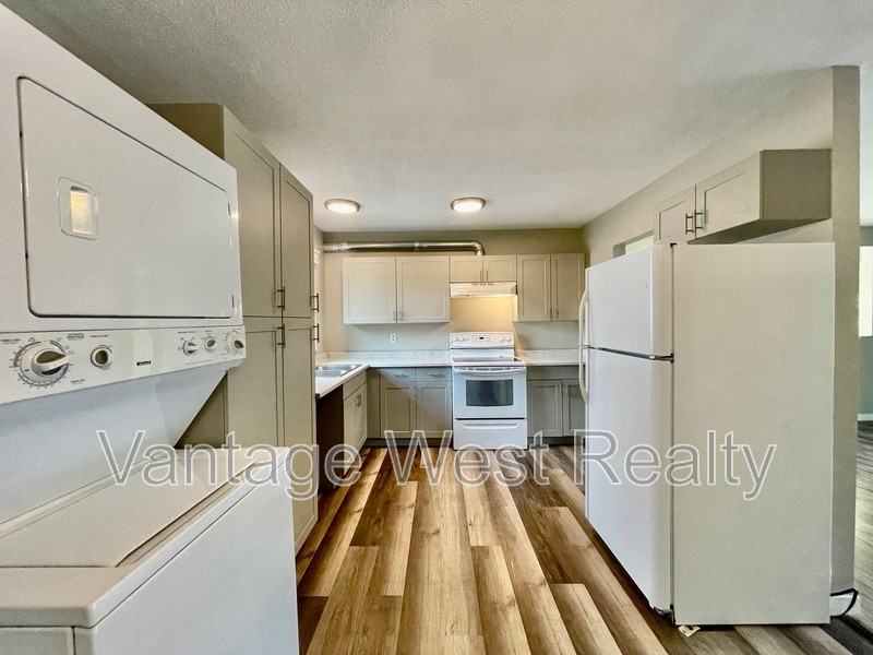 965A Belgo Rd - Photo 3 of 28