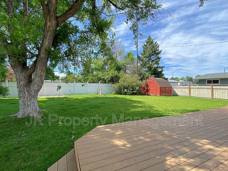 806 Forest Ave - Photo 4 of 37