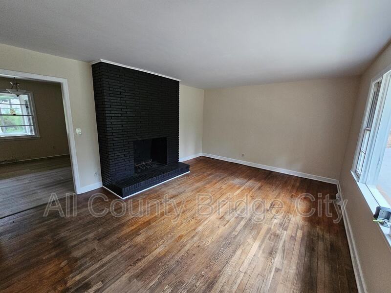 112 Sunrise Ln - Photo 2 of 10