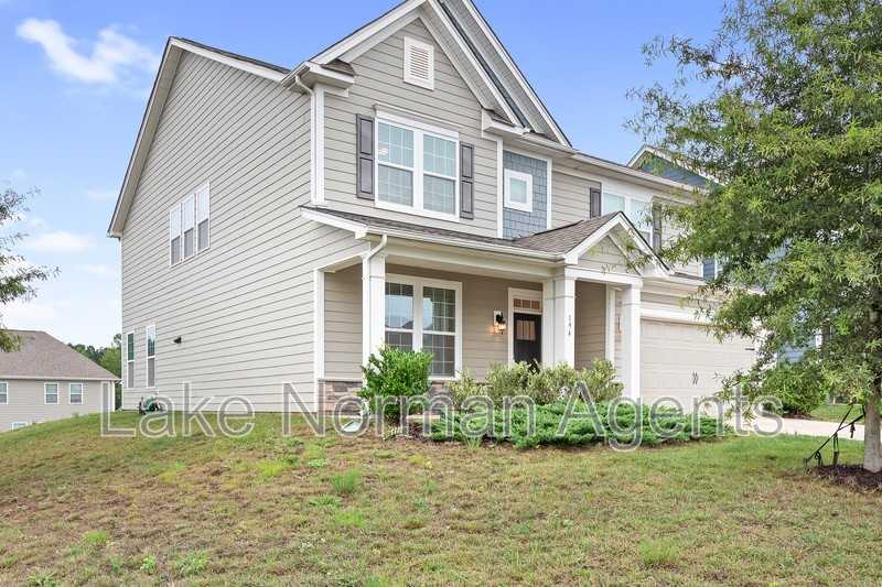 196 Longleaf Dr - Photo 3 of 38