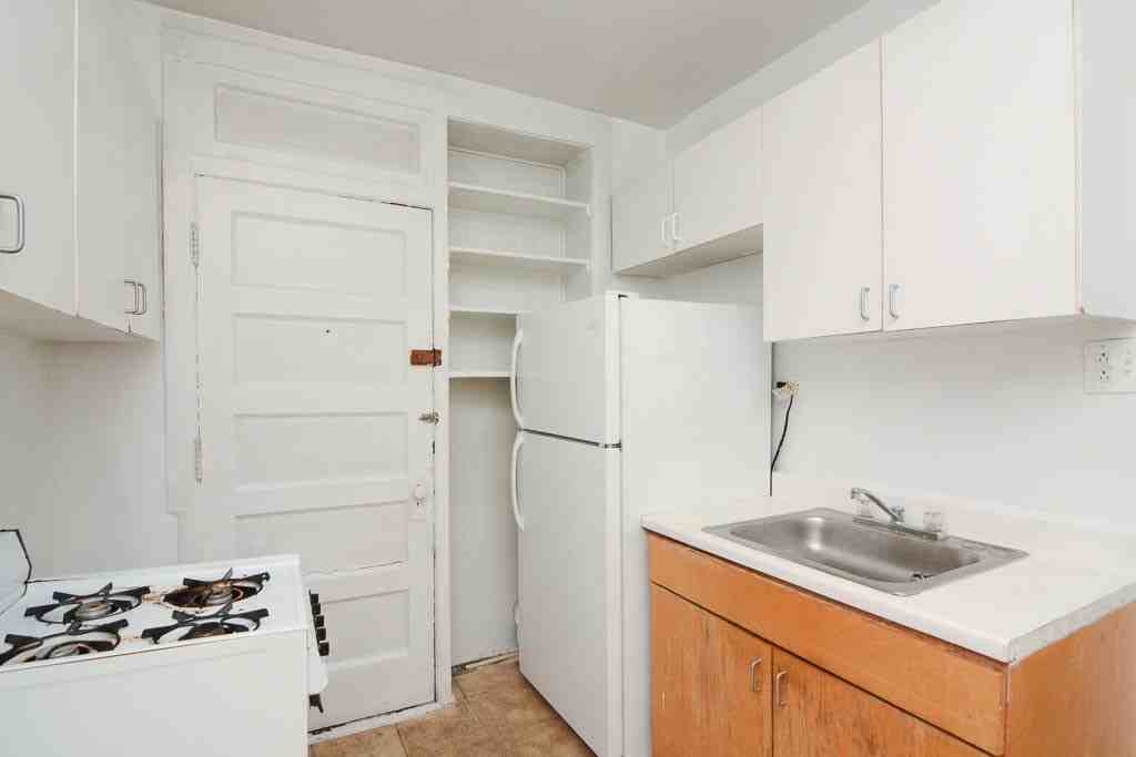 2706 N Spaulding Ave #1FF - Photo 3 of 21