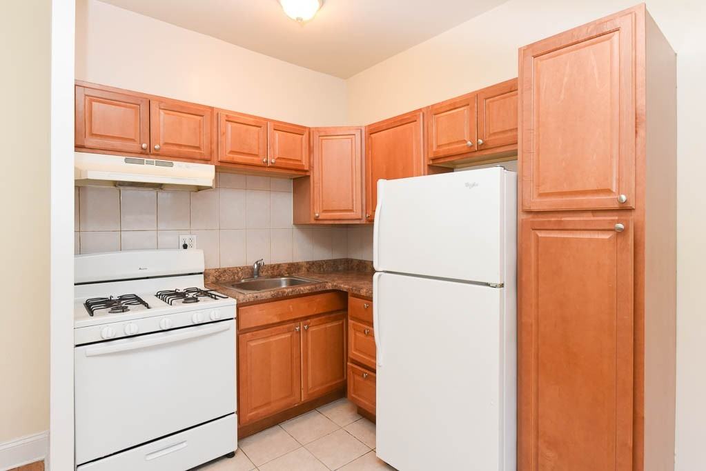 2737 N Spaulding Ave #221 - Photo 3 of 17