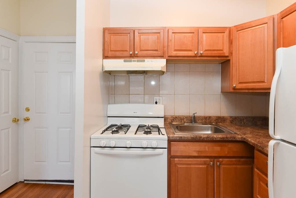 2737 N Spaulding Ave #221 - Photo 4 of 17