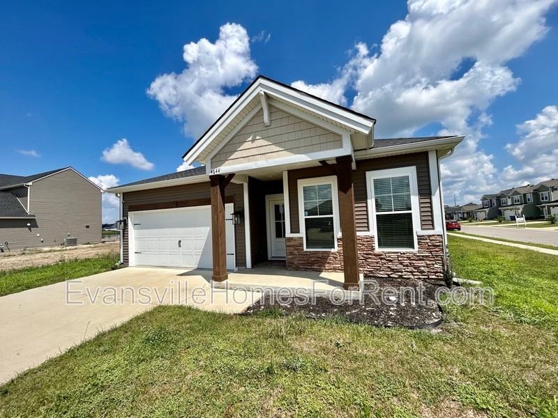 4644 Chelmsford Dr - Photo 2 of 14