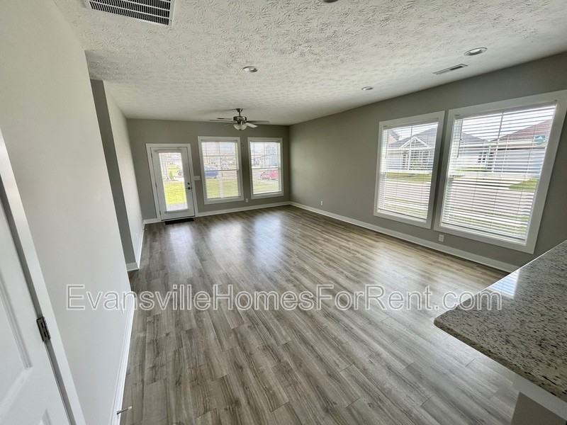 4644 Chelmsford Dr - Photo 3 of 14