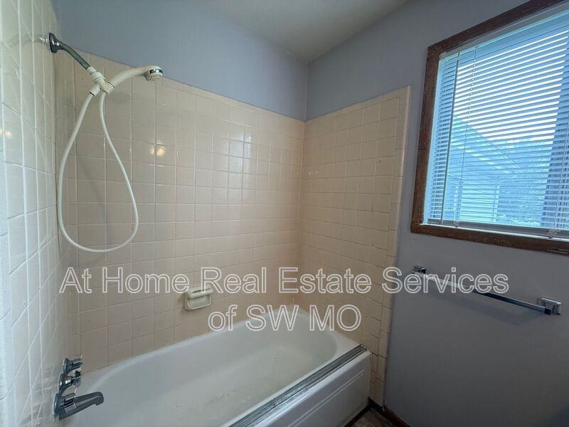 711 N Forest Ave - Photo 6 of 17