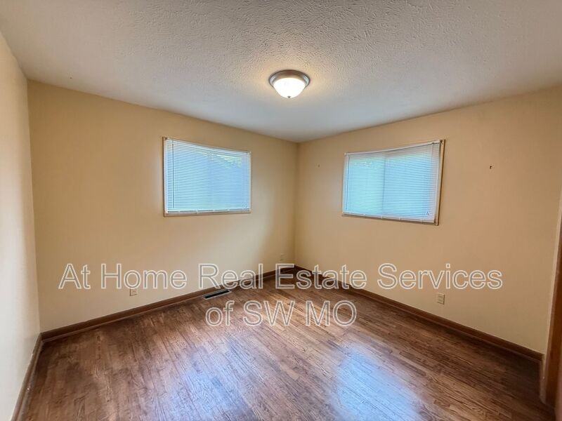 711 N Forest Ave - Photo 7 of 17