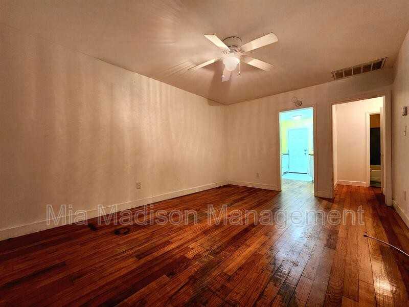 131 Hibiscus Ave - Photo 2 of 13