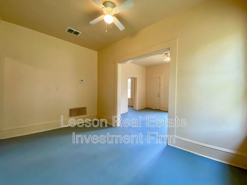 2540 Dupont St - Photo 3 of 9
