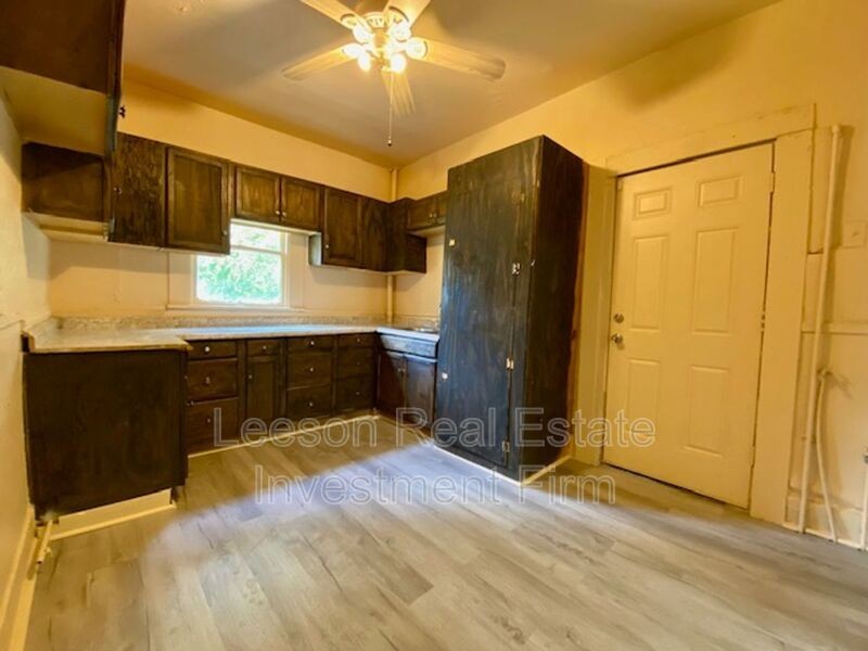 2540 Dupont St - Photo 5 of 9