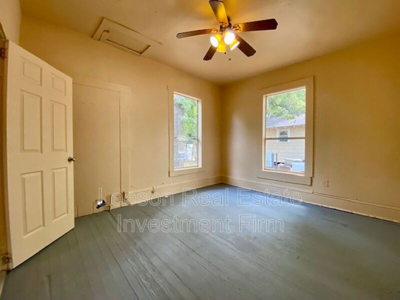 2540 Dupont St - Photo 6 of 9