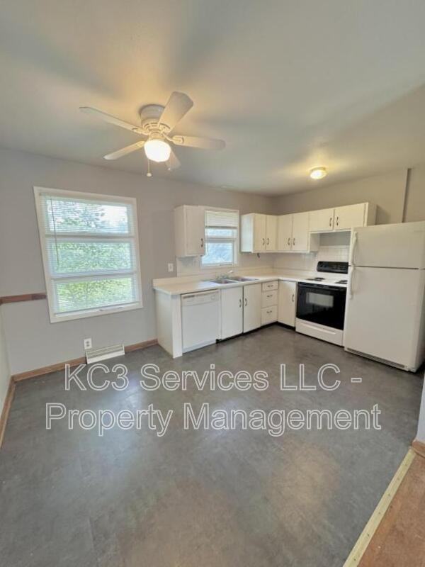 200 Nw 22nd St - Photo 3 of 28