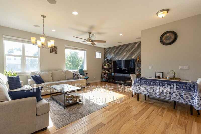 711 Grandview Mdws Dr - Photo 3 of 25