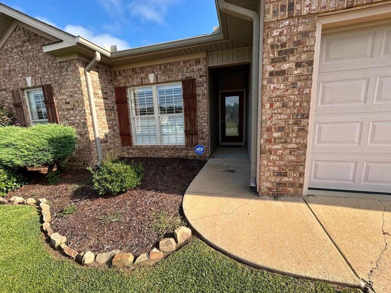 5204 Easton Ln - Photo 2 of 21