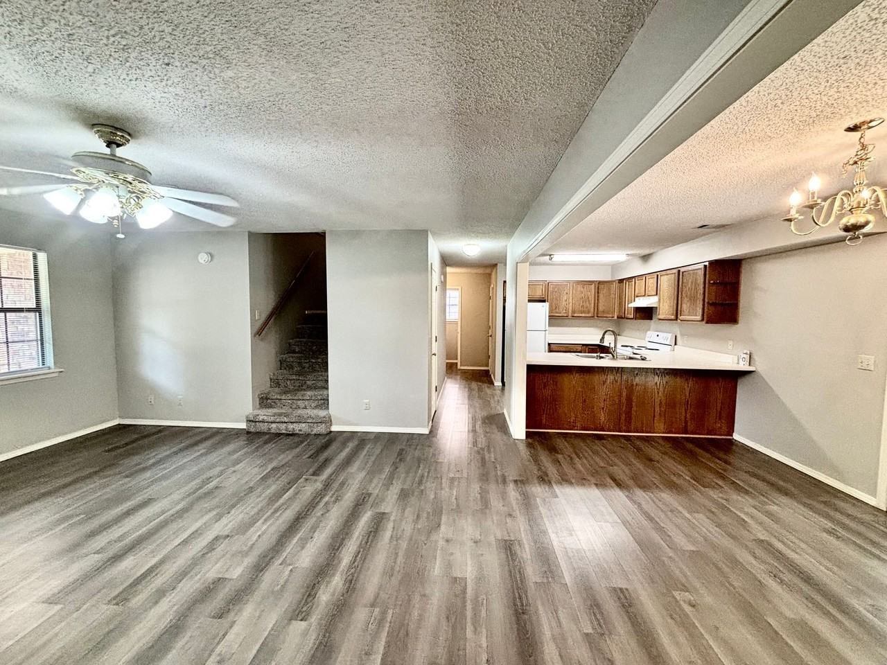 415 Valley Dr - Photo 2 of 10