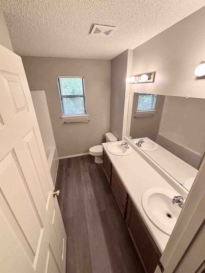 415 Valley Dr - Photo 5 of 10
