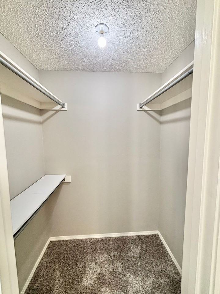 415 Valley Dr - Photo 6 of 10