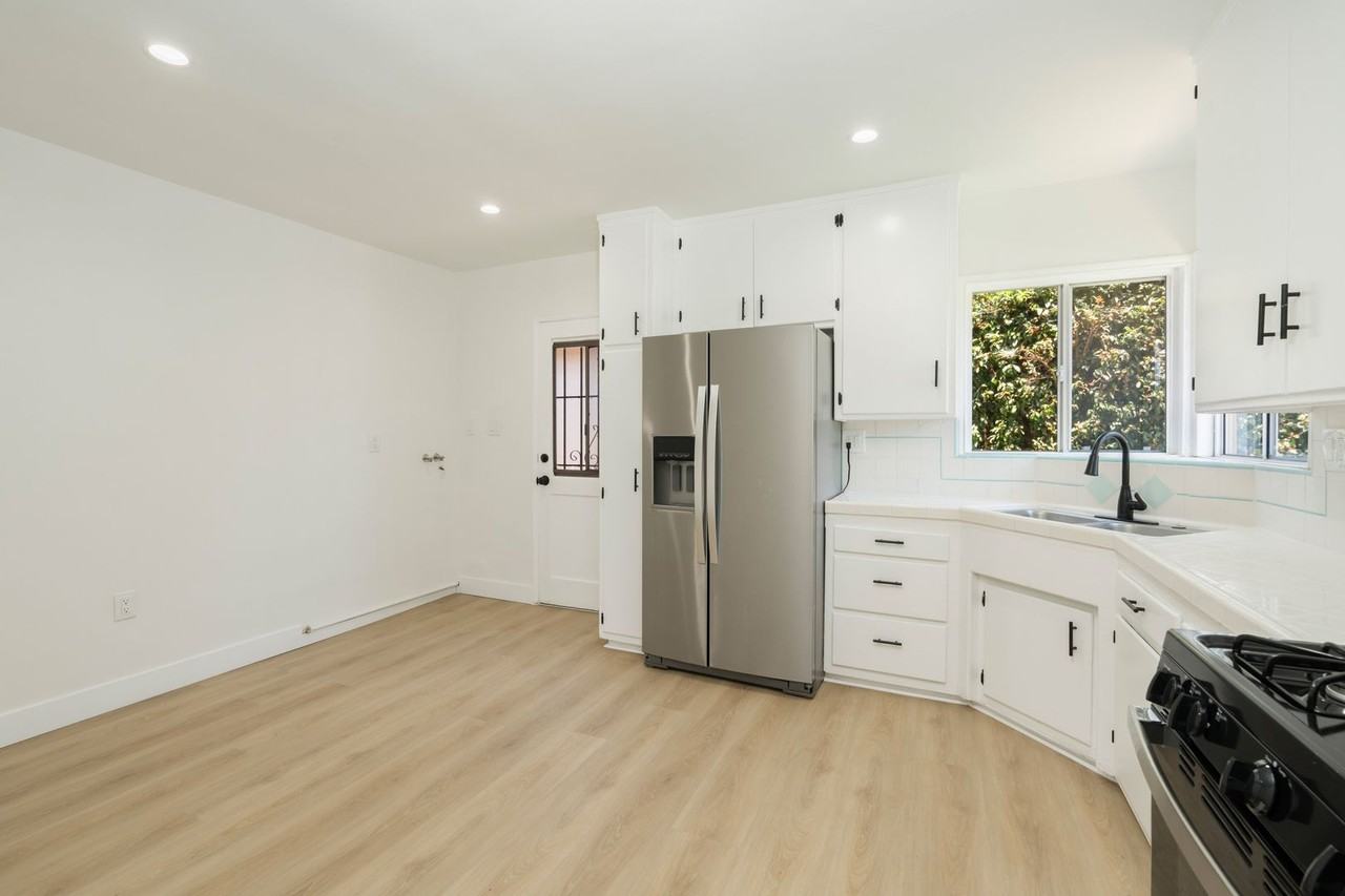 Standalone 2 - Photo 2 of 12