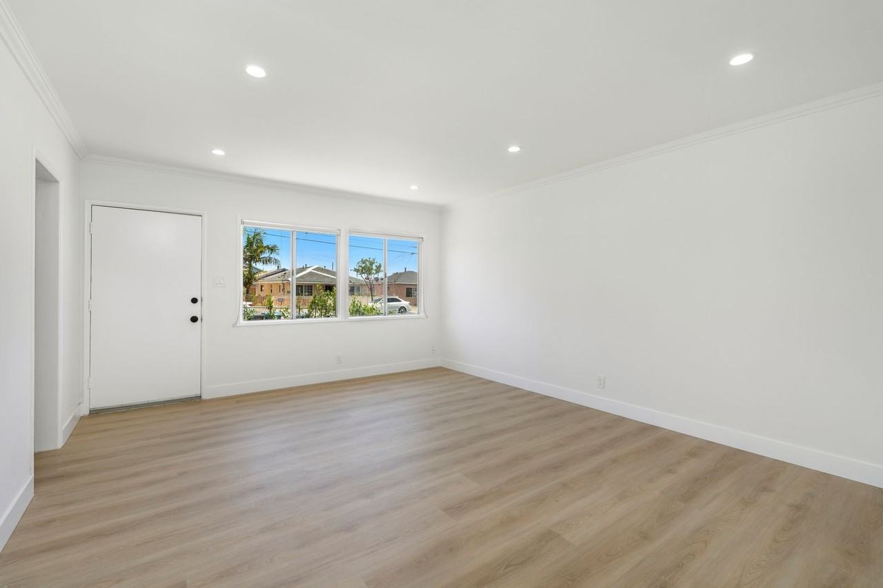 Standalone 2 - Photo 3 of 12