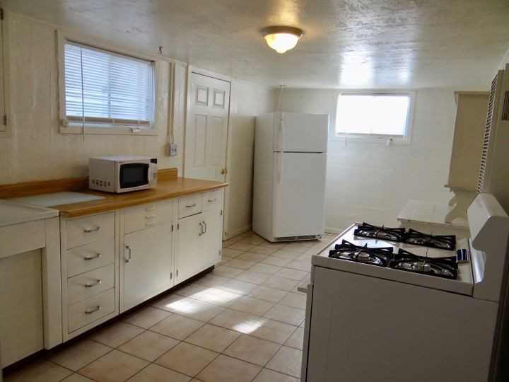 739 Custer Ave #B - Photo 4 of 6