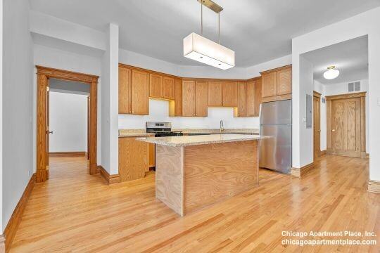 3406 N Sheffield Ave #3 - Photo 3 of 15