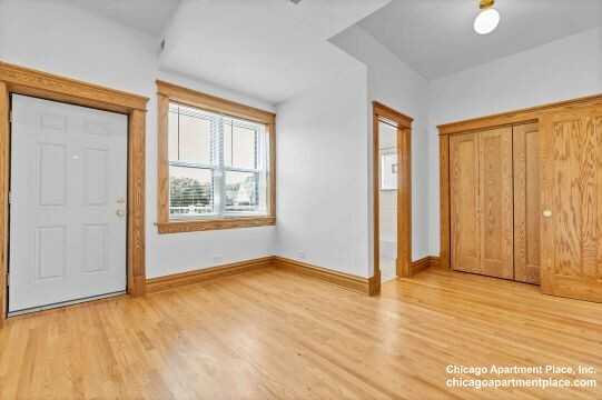 3406 N Sheffield Ave #3 - Photo 4 of 15