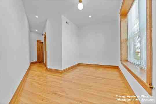 3406 N Sheffield Ave #3 - Photo 5 of 15