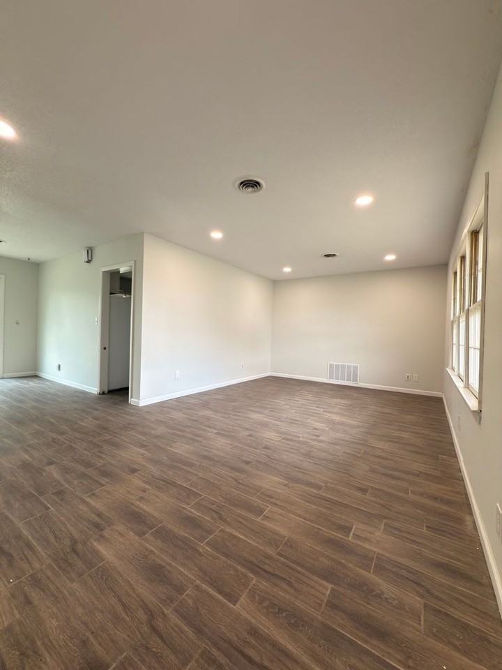 1305 Truman Ave - Photo 2 of 13