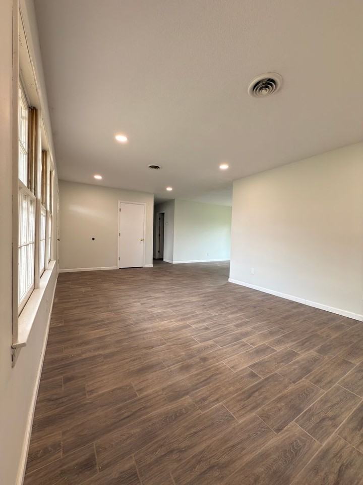 1305 Truman Ave - Photo 3 of 13